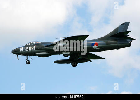 Volkel, Pays-Bas - jun 18, 2009 : l'ex-force aérienne néerlandaise Hawker Hunter fighter jets d'atterrissage sur la base aérienne de Volkel. Banque D'Images