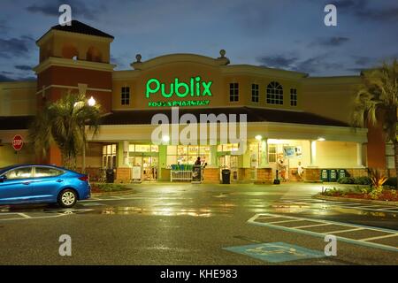 Magasin Publix de nuit dans Polk County, Floride, États-Unis Banque D'Images