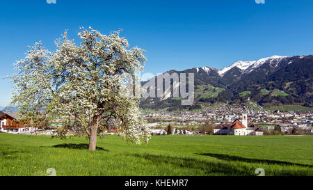 Vue de la ville de Schwaz vu de fiecht, Tyrol, Autriche Banque D'Images