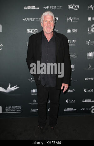 Hollywood, CA - 16 NOVEMBRE : Ron Perlman, au cinéma italien style '17 ouverture soirée Gala Premiere De 'A Ciambra' le 16 novembre 2017 au Théâtre égyptien d'Hollywood, Californie. Crédit: Faye Sadou/Mediapunch Banque D'Images