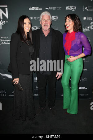 Hollywood, CA - 16 NOVEMBRE: Gisela Marengo, Ron Perlman, Marta Milans, au cinéma italien style '17 ouverture soirée Gala première de 'A Ciambra' le 16 novembre 2017 au Théâtre égyptien d'Hollywood, Californie. Crédit: Faye Sadou/Mediapunch Banque D'Images