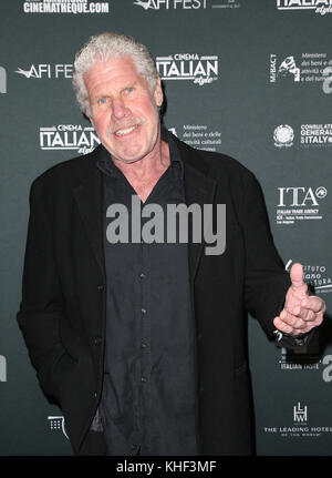 Hollywood, CA - 16 NOVEMBRE : Ron Perlman, au cinéma italien style '17 ouverture soirée Gala Premiere De 'A Ciambra' le 16 novembre 2017 au Théâtre égyptien d'Hollywood, Californie. Crédit: Faye Sadou/Mediapunch Banque D'Images