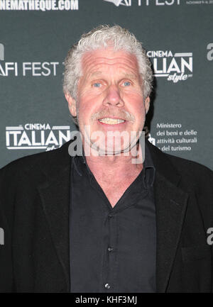 Hollywood, CA - 16 NOVEMBRE : Ron Perlman, au cinéma italien style '17 ouverture soirée Gala Premiere De 'A Ciambra' le 16 novembre 2017 au Théâtre égyptien d'Hollywood, Californie. Crédit: Faye Sadou/Mediapunch Banque D'Images