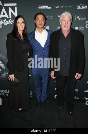 Hollywood, CA - 16 NOVEMBRE: Gisela Marengo, Jonas Carpignano, Ron Perlman, au cinéma italien style '17 ouverture nuit Gala Premiere De 'A Ciambra' le 16 novembre 2017 au Théâtre égyptien d'Hollywood, Californie. Crédit: Faye Sadou/Mediapunch Banque D'Images