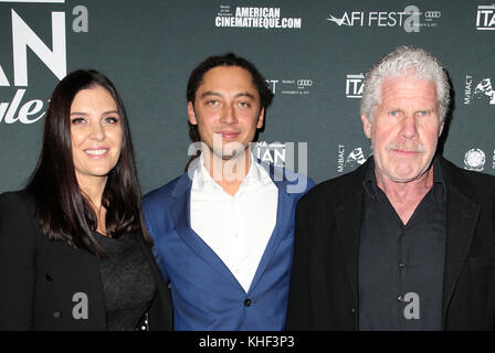 Hollywood, CA - 16 NOVEMBRE: Gisela Marengo, Jonas Carpignano, Ron Perlman, au cinéma italien style '17 ouverture nuit Gala Premiere De 'A Ciambra' le 16 novembre 2017 au Théâtre égyptien d'Hollywood, Californie. Crédit: Faye Sadou/Mediapunch Banque D'Images