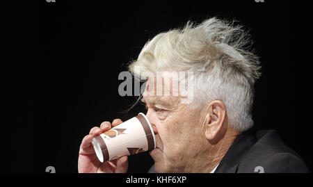 17 novembre 2017 - Kiev, Ukraine - le réalisateur DAVID LYNCH assiste à une conférence de presse à Kiev, Ukraine, le 17 novembre 2017. David Lynch s'est rendu à Kiev pour l'ouverture de la Fondation David Lynch en Ukraine. (Crédit image : © Serg Glovny via ZUMA Wire) Banque D'Images