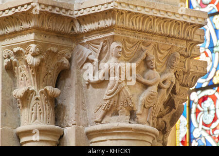 Dieu arrête l'épée - (la liaison d'Isaac) - capitale (XIIe siècle) - Cathédrale Saint-Pierre - Genève Banque D'Images