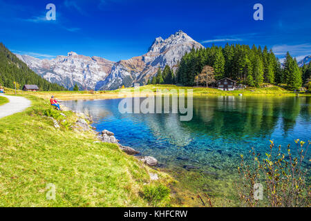 Avec arnisee Alpes suisses. arnisee est un réservoir dans le canton d'uri, en Suisse. Banque D'Images