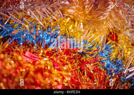 Couleurs vives et de grandes décorations de noël close up. focus sélectif. Résumé de fête et la texture background Banque D'Images