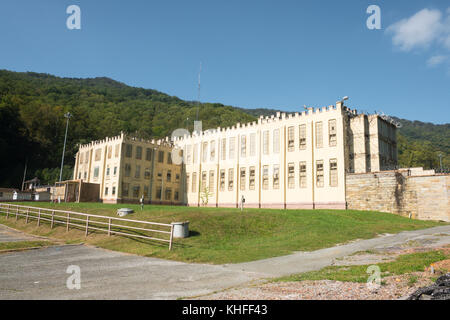 Extérieur du pénitencier correctionnel de Brushy Mountain à Petros, TN, États-Unis. Banque D'Images