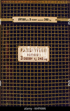 Pokoje VI, salles VI, site spécifique exposition de jeune art et de la confrontatio Banque D'Images