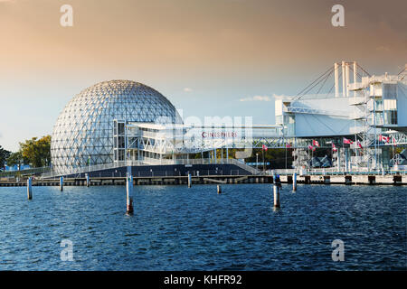 Ontario place Toronto Ontario Canada. Dôme géodésique contenant le cinéma IMAX de la Cinésphère. Banque D'Images