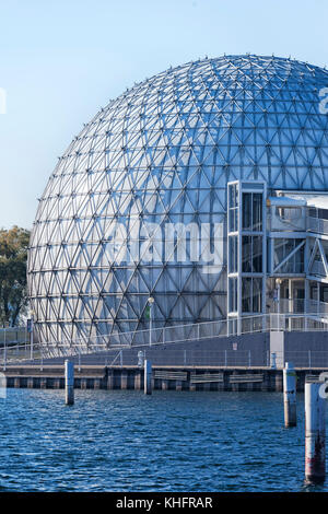 Ontario place Toronto Ontario Canada. Dôme géodésique contenant le cinéma IMAX de la Cinésphère. Banque D'Images