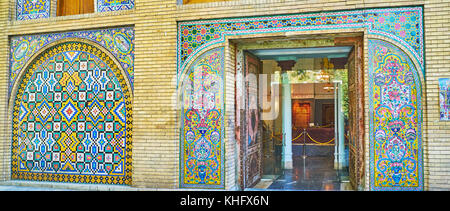 Téhéran, Iran - 11 octobre 2017 : l'entrée de tchador-khaneh (Chambre des tentes) de nos jours, le Golestan, servant pour des expositions temporaires et des conférences, Banque D'Images