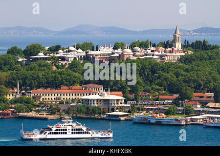 Vue aérienne sur le palais de Topkapi depuis la Corne d'Or, Istanbul, Turquie Banque D'Images