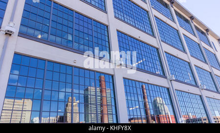 Le centre-ville de réflexions de Bailey Park à Winston-salem, Caroline du Nord. Banque D'Images