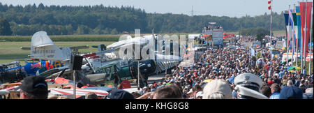 Voir d'crowdline à hahnweide oldtimers airshow, aérodrome de hahnweide, baden-Württemberg, Stuttgart, Allemagne - le 3 septembre 2011 Banque D'Images