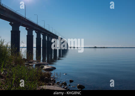 L'un des plus longs ponts d'Europes reliant l'île d'Öland à la ville de Kalmar Banque D'Images