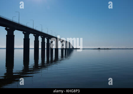 L'un des plus longs ponts d'Europes reliant l'île d'Öland à la ville de Kalmar Banque D'Images