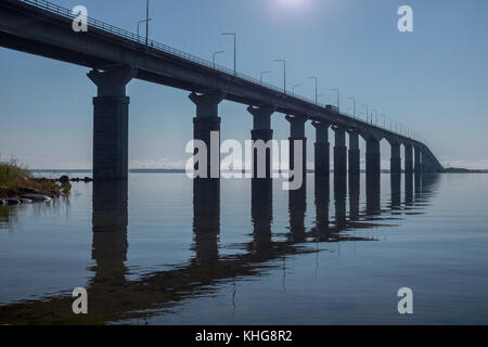 L'un des plus longs ponts d'Europes reliant l'île d'Öland à la ville de Kalmar Banque D'Images