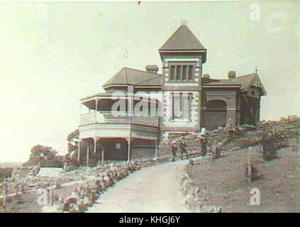 Cette image montre une vue orientée ouest de WillaWilla en 1899. La structure historique capture le style architectural et le paysage de l'époque. Banque D'Images