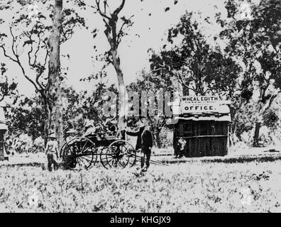 2176743 personnes rassemblées autour d'un chariot à l'extérieur de la papule Edith bureau Mines à Stanthorpe, 1872 Banque D'Images