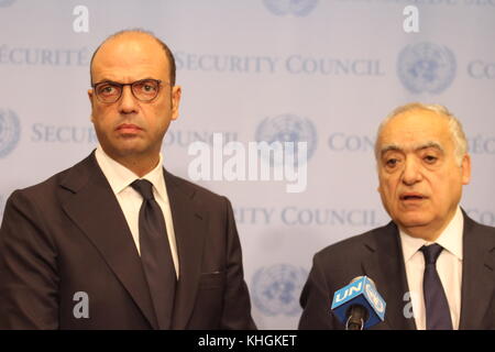 Nations Unies, New York, USA. 16 nov, 2017. ministre italien des affaires étrangères Angelino Alfano et envoyé de l'ONU à la libye ghassan salame a fait un exposé sur la presse situation en Libye. crédit : Matthew russell lee/Alamy live news Banque D'Images