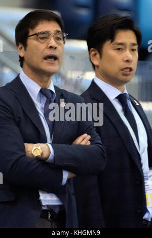 Budapest, Hongrie. 10 novembre 2017. (G-d) © ¨Yuji Iwamoto, ß ¶/Teruhiko Okita (JPN) Hockey sur glace : Euro Ice Hockey Challenge Hongrie 2017 match entre le Japon 2-1 Italie au Tuske Budapest à Budapest, Hongrie . Banque D'Images