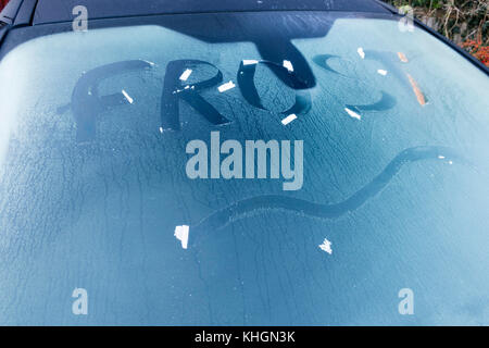 17 novembre, 2017. Météo britannique. Un gel léger couvre une voiture après une nuit froide dans l'East Sussex, UK Crédit : Ed Brown/Alamy Live News Banque D'Images