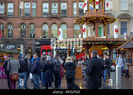 Glasgow, Écosse, Royaume-Uni 17th novembre 2017. La première journée complète de lumières de noël Princes Square s'ouvre devant la ville qui s'illumine sur george Square le dimanche et le dimanche. Enoch marché de noël. Crédit : gerard ferry/Alay Live News Banque D'Images