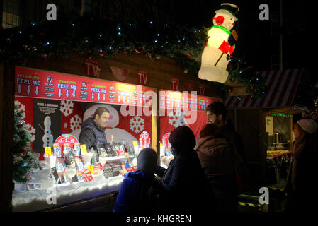 Glasgow, Écosse, Royaume-Uni 17th novembre 2017. La première journée complète de lumières de noël Princes Square s'ouvre devant la ville qui s'illumine sur george Square le dimanche et le dimanche. Enoch marché de noël. Crédit : gerard ferry/Alay Live News Banque D'Images