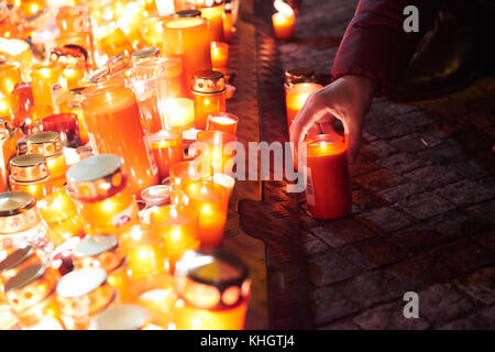 Prague, République tchèque, 17 novembre 2017. rue Narodni au cours de la 28e anniversaire de la révolution de velours à Prague, République tchèque, 17 novembre 2017. La république tchèque a marqué le 28e anniversaire de la révolution de velours, commémorant les événements du 17 novembre 1989, lorsque des centaines de milliers de personnes sont descendues dans les rues de Prague et d'autres villes à travers ce qui était encore la Tchécoslovaquie communiste pour exiger des réformes politiques et de plus grandes libertés. crédit : Petr bonek/Alamy live news Banque D'Images