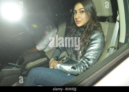 Mumbai, Inde. 18 novembre, 2017. Sara Ali Khan au film de Bollywood farha khan directeur a accueilli une partie de chanteur et compositeur edward christopher sheeran à son ressident oberoi sky high, andheri west à Mumbai le 18 nov 2017. crédit : prodip guha/Alamy live news Banque D'Images