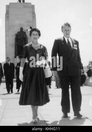 1191419 Sir Walter Jackson Cooper et la reine Elizabeth II, 1954 Banque D'Images