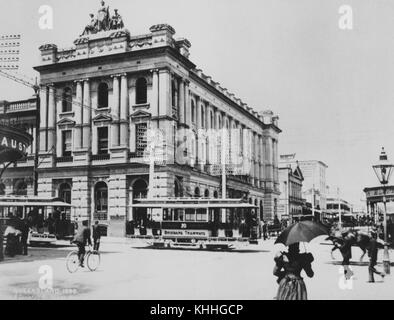 1393313 Tram passant l'ampli sur le bâtiment de la société Edward Street, Brisbane, ca. 1898 Banque D'Images