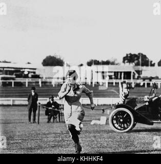 1141947 athlète féminine dans le Motor Sports Carnaval à Brisbane, Queensland, 1914 Banque D'Images