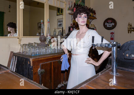 L'intérieur d'un vieux pub dans le vieux village des pionniers de Tailem Bend, Australie du Sud, Australie Banque D'Images