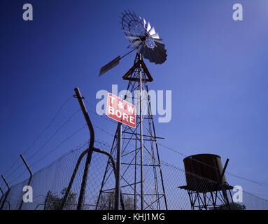 Moulin à T et W Alésage, utilisé pour pomper l'eau de l'alésage de puiser dans le Grand bassin artésien. De nombreux flux une fois produit plus de 10 mégalitres par jour mais pas de Banque D'Images