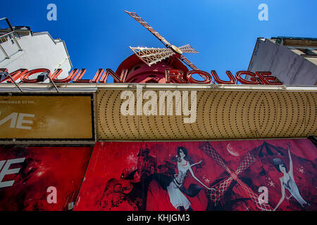 Paris, France - juin 2014 circa : moulin rouge aux beaux jours Banque D'Images