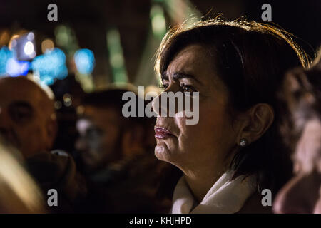 Rome, Italie - 16 novembre, laura boldrini, président de la chambre des députés, prend part à la démonstration de la liberté de la presse à Ostia, banlieue de Rome, Italie le 16 novembre 2017. libera (association contre la mafia) et de l'ISPN (fédération nationale de la presse italienne) a organisé une manifestation contre la mafia après une équipe de télévision de la rai a été agressé par roberto spada, membre du clan criminel. roberto spada a été arrêté par les carabiniers italiens comme agissant dans un contexte mafieux. L'hôtel de ville d'Ostie a été dissoute en raison de l'infiltration de la mafia en 2015 et ce week-end, il y aura second tour de vote pour l'ne Banque D'Images