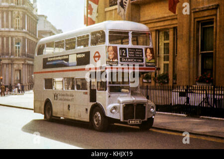 Prv aec routemaster bus londres argent peint pour célébrer le jubilé de la reine en 1977 reg no 848 dye et no de série MRS2 Banque D'Images