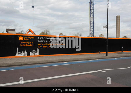 Développement de nouveaux logements hoarding paysage dans Peckham, le 16 novembre 2017, à Londres, en Angleterre. Banque D'Images