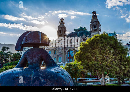 La France. Principauté de Monaco (98). Monte-Carlo. Terrasses du Casino, bronze Reina Mariana de Manolo Valdes Banque D'Images