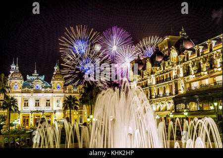 Europe. Principauté de Monaco (98). Monte-Carlo. Feux d'artifice devant le casino Banque D'Images