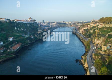 Porto, Portugal, urbain ville, rivière tôt le matin. 2014 Banque D'Images