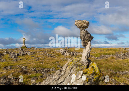 Les roches calcaires sur soigneusement équilibrée haut de Beacon Hill près de orton en Cumbria, Angleterre, Royaume-Uni. Banque D'Images