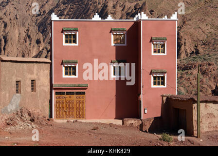 Maison Rose dans petit village marocain, Maroc Banque D'Images