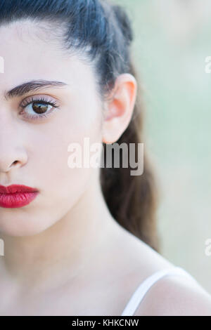 Close up of a young Beautiful woman staring en plein air Banque D'Images