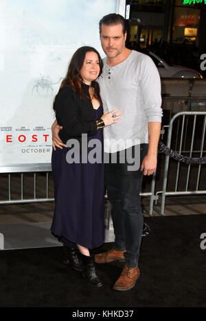 Première mondiale « Geostorm » au TCL Chinese Theatre à Hollywood, en Californie. Avec: Holly Marie Combs, fiance Mike où: Los Angeles, Californie, États-Unis quand: 16 oct 2017 crédit: Adriana M. Barraza/WENN.com Banque D'Images