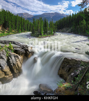 Sunwapta Falls dans le parc national Jasper, Alberta, Canada Banque D'Images